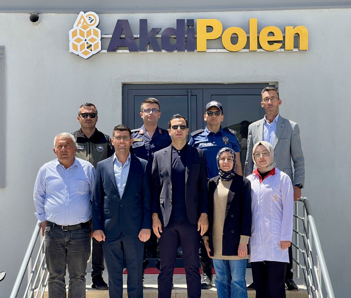 Sinanpaşa Kaymakamı Aslan, Akdi Polen Arı Ürünleri İşleme Tesisi'ni İnceledi