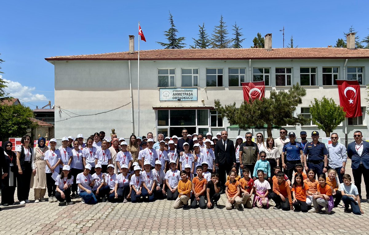 Sinanpaşa'da Öğrencilerin Bilim Projeleri Sergilendi