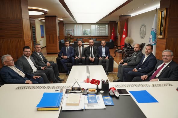 AK Parti Milletvekili Yurdunuseven, Kayseri Büyükşehir Belediye Başkanı Büyükkılıç'ı Ziyaret Etti
