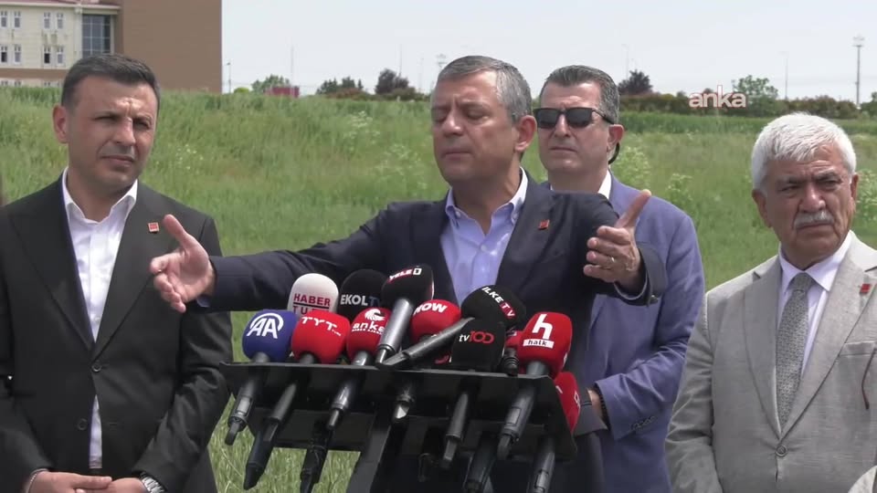 CHP Kadın Kolları Genel Başkanı Nazlıaka, Silivri Cezaevi Önünde Açıklama Yaptı