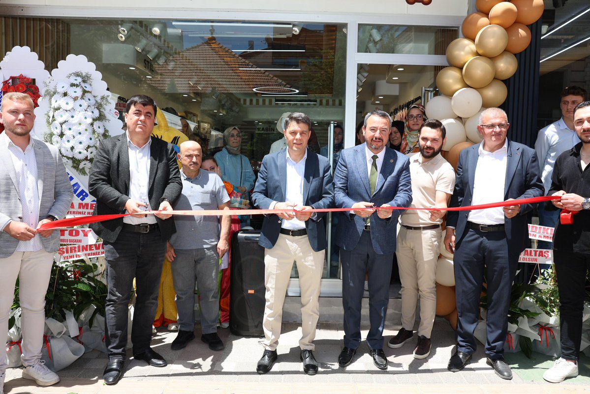 Sandıklı Kaymakamı Çengel, Minico Çocuk Giyim Mağazası Açılışına Katıldı