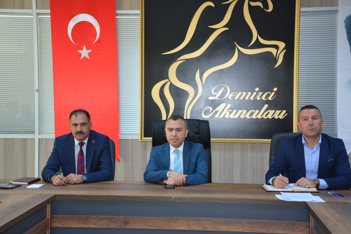 Demirci Belediye Başkanı Kara, Muhtarlarla İstişare Toplantısına Katıldı