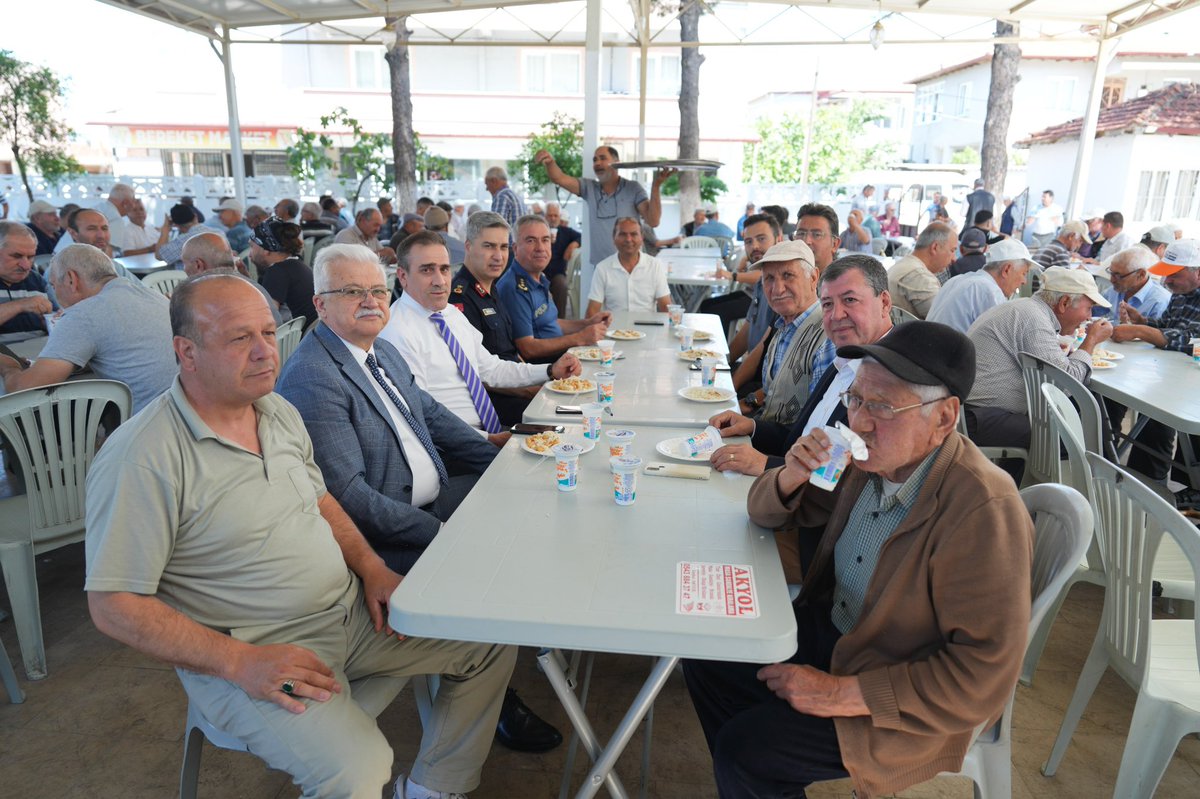 Burhaniye'de Cumhuriyet Mahallesi Hayrına Katılım
