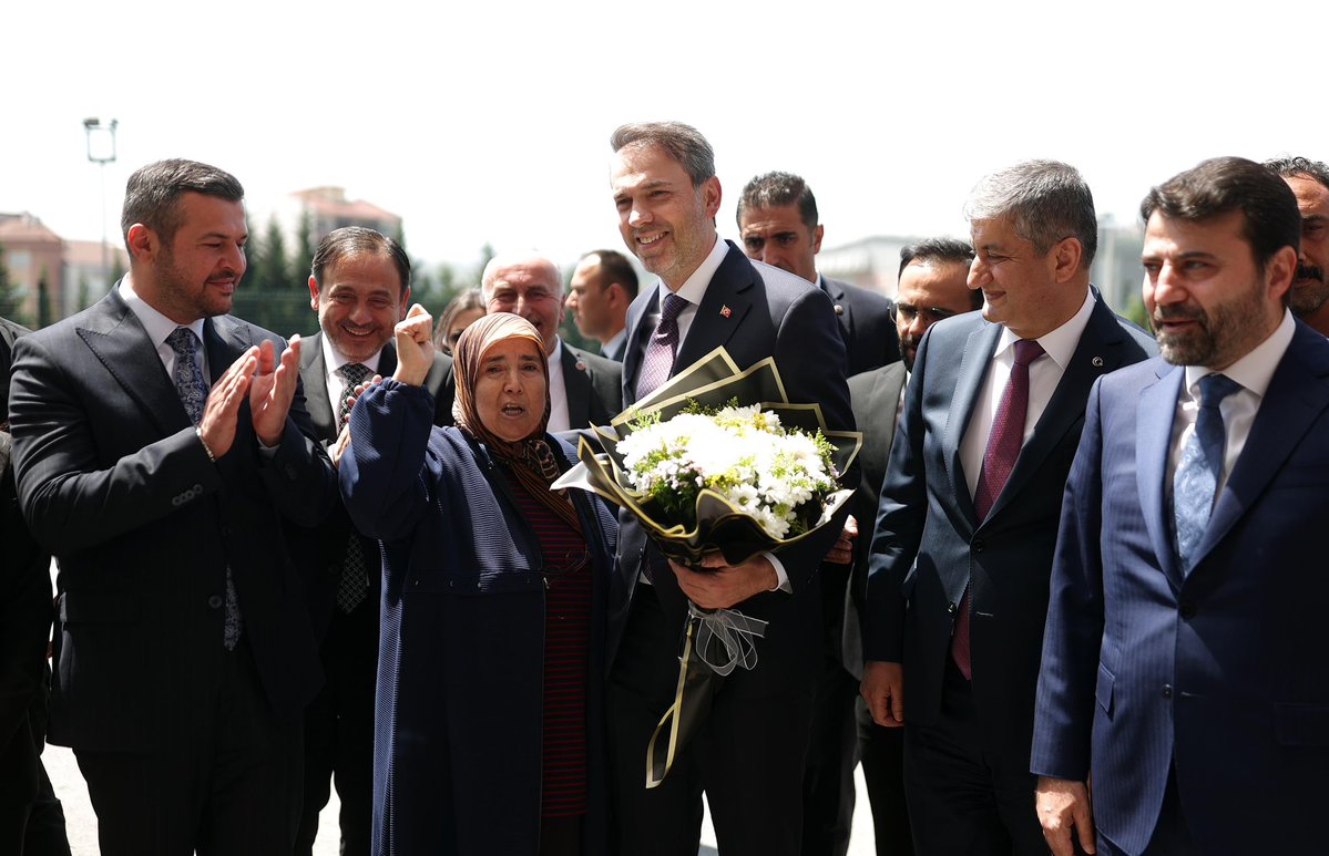 Bakan Bayraktar, Karabük Belediye Başkanı Çetinkaya'yı Ziyaret Etti