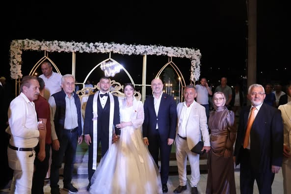 Marmara Adalar Belediyesi Temsilcisi Dinçer, Çiftin Düğün Töreninde Yer Aldı