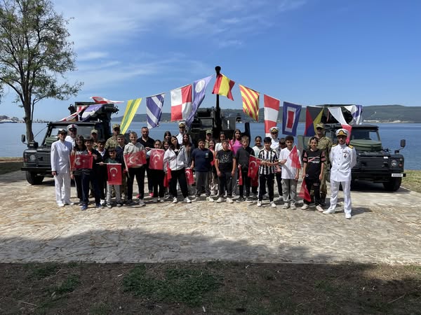 Deniz Kuvvetleri, Erenköy Ortaokul Öğrencilerini Çanakkale'de Ağırladı