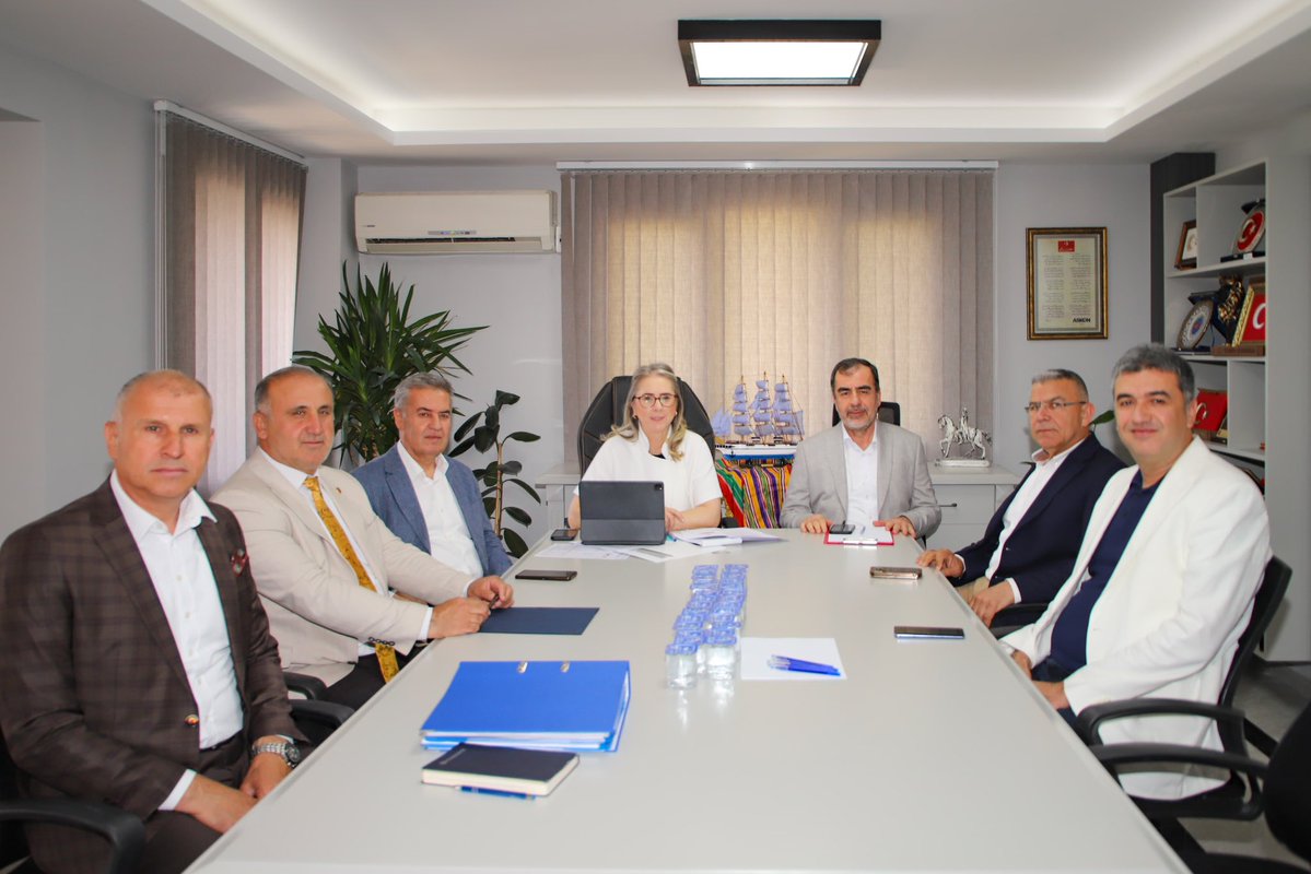 AK Parti Aydın İl Başkanlığı'nda İstişare Toplantısı Gerçekleştirildi