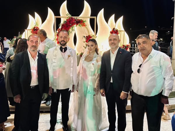 Marmara Adalar Belediye Başkanı Dinçer, Öztürk ve Ataş Çiftinin Düğün Törenine Katıldı