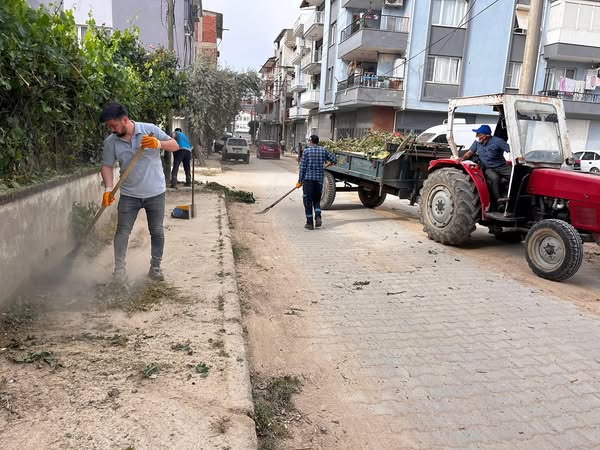 İzmir Kiraz'da İstiklal Mahallesi'nde Temizlik Çalışması Başlatıldı