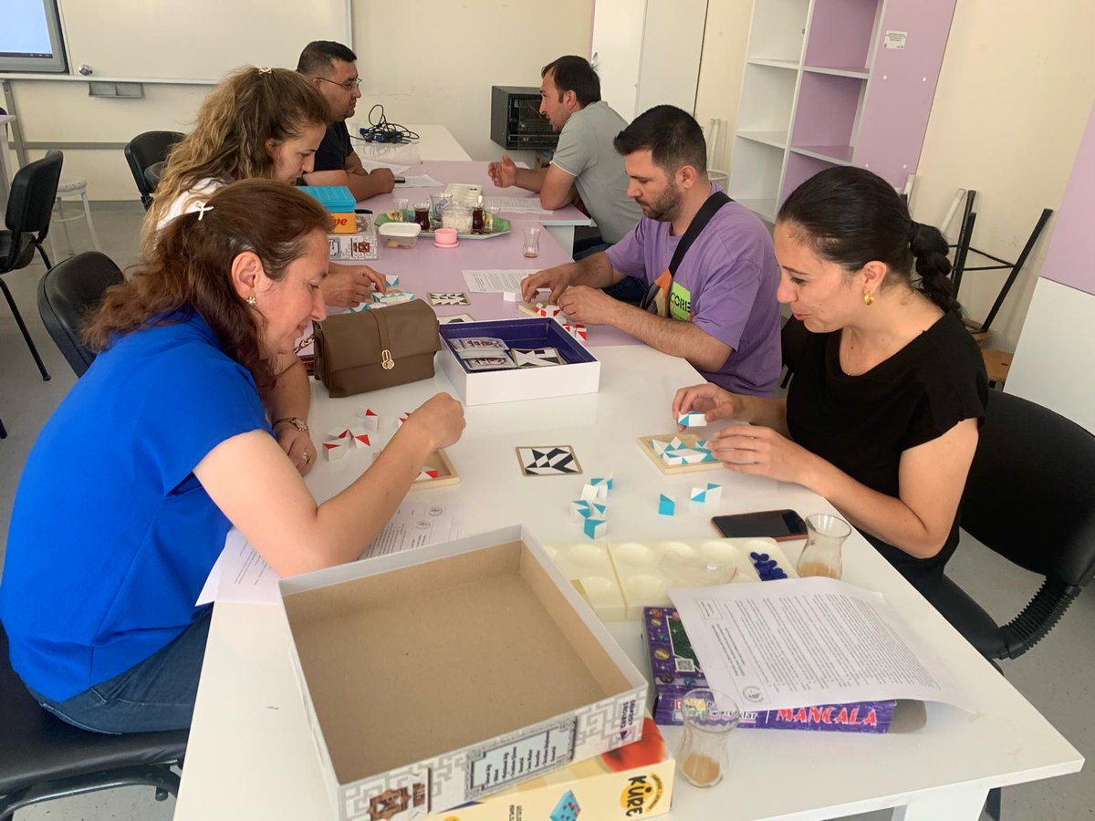Başmakçı'da Öğretmenlere Akıl ve Zeka Oyunları Eğitimi Başladı