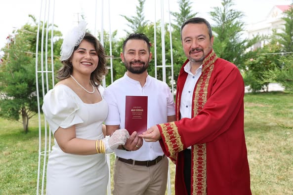 Sandıklı Belediye Başkanı Öztaş, Uğurlu Ailesi'nin Nikâh Törenine Katıldı