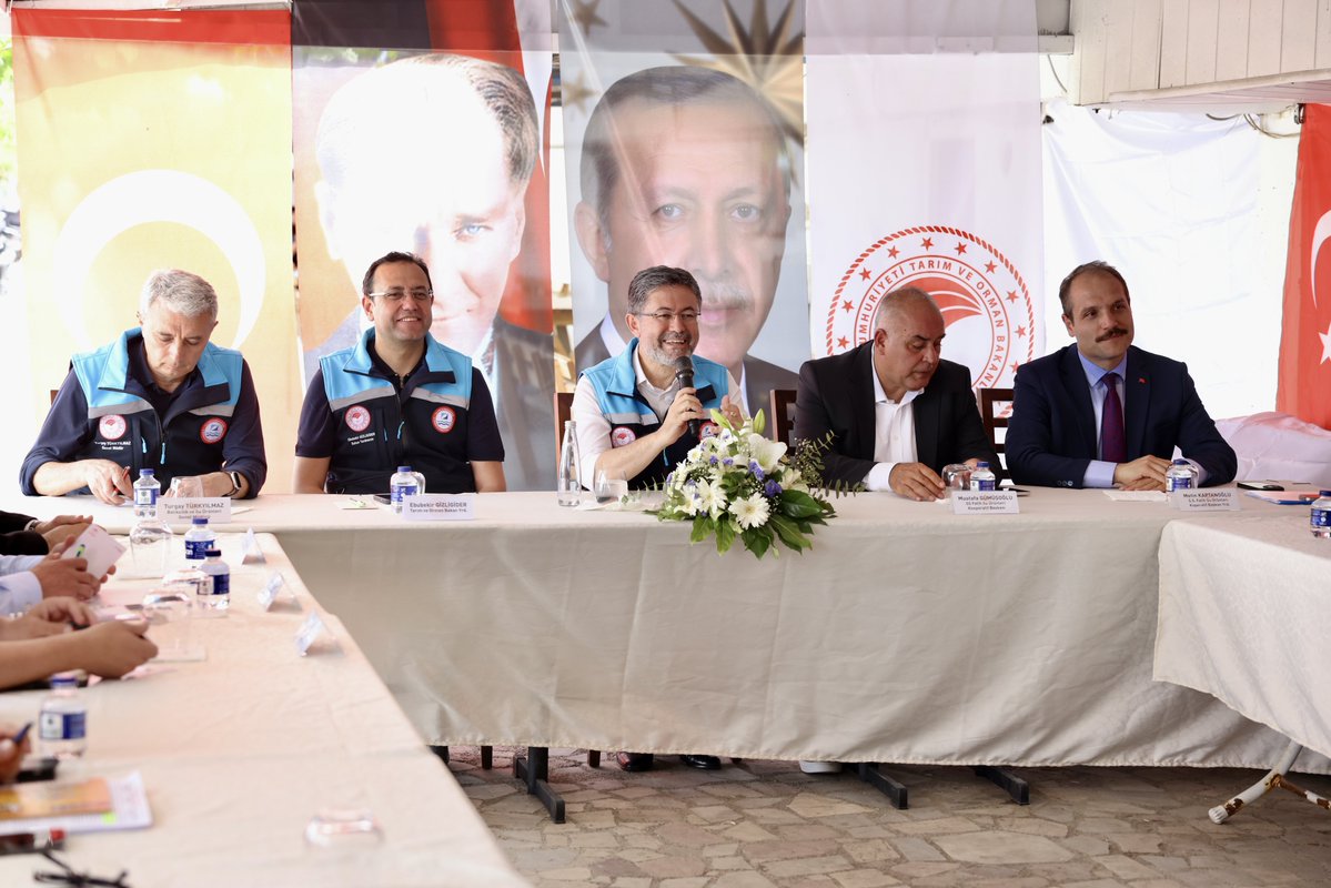 Tarım ve Orman Bakanı Yumaklı, İstanbul Balıkçı Barınağı'nda Reislerle Av Sezonunu ve İhracat Hedeflerini Görüştü