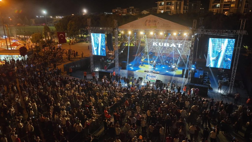 Akhisar'da Çağlak Festivali Konserlerle Devam Ediyor