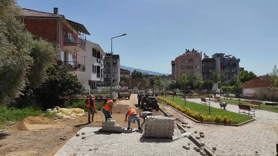 Kiraz Belediyesi, Önder Sokak'ta Kilit Parke Taşı Döşeme Çalışmalarına Başladı
