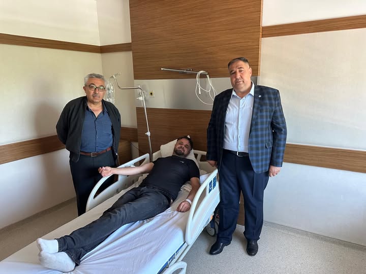 İYİ Parti Afyonkarahisar İl Başkanı Mısırlıoğlu, Ahmet Sinkay'ı Hastanede Ziyaret Etti