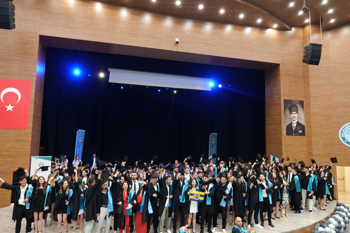 Balıkesir Üniversitesi Spor Bilimleri Fakültesi Mezunlarını Verdi