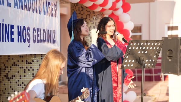 Sındırgı Makbule Efe Anadolu Lisesi Mezuniyet Töreniyle Vedalaştı