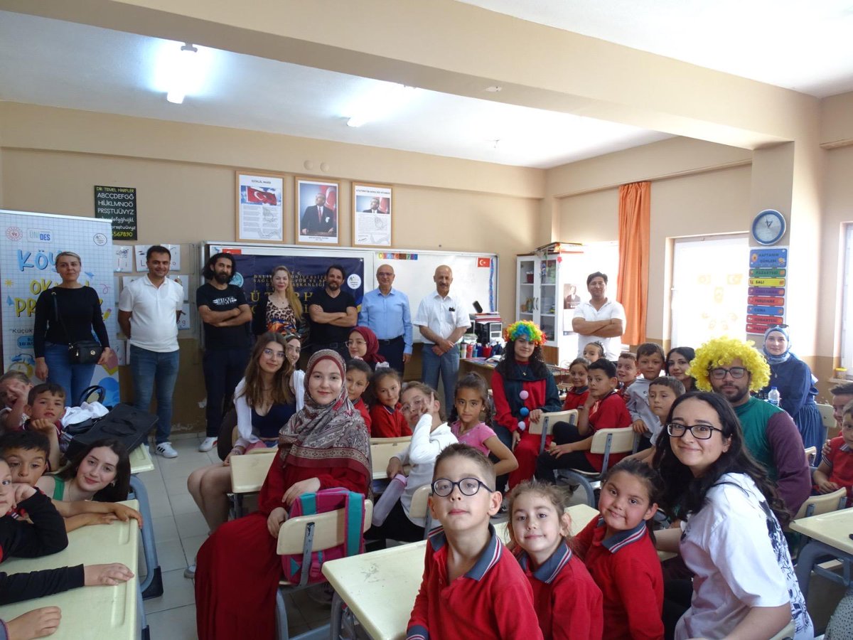 Balıkesir Üniversitesi Kütüphane Topluluğu'ndan Köy Okullarına Kitap Destek Projesi