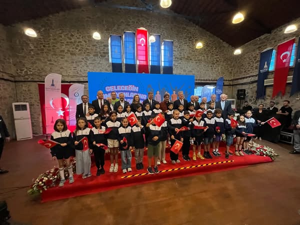 İzmir'de Gençlere Yönelik Spor Projesi Başlatıldı