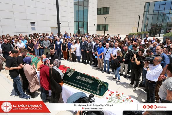 İzmir Şehir Hastanesi Hekimi ve Eşi Veda Töreniyle Ankara'ya Uğurlandı