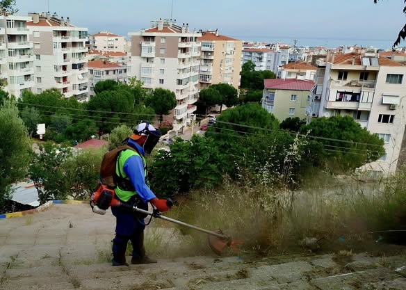 Narlıdere Belediyesi Mahallelerde Bakım Çalışmalarına Devam Ediyor