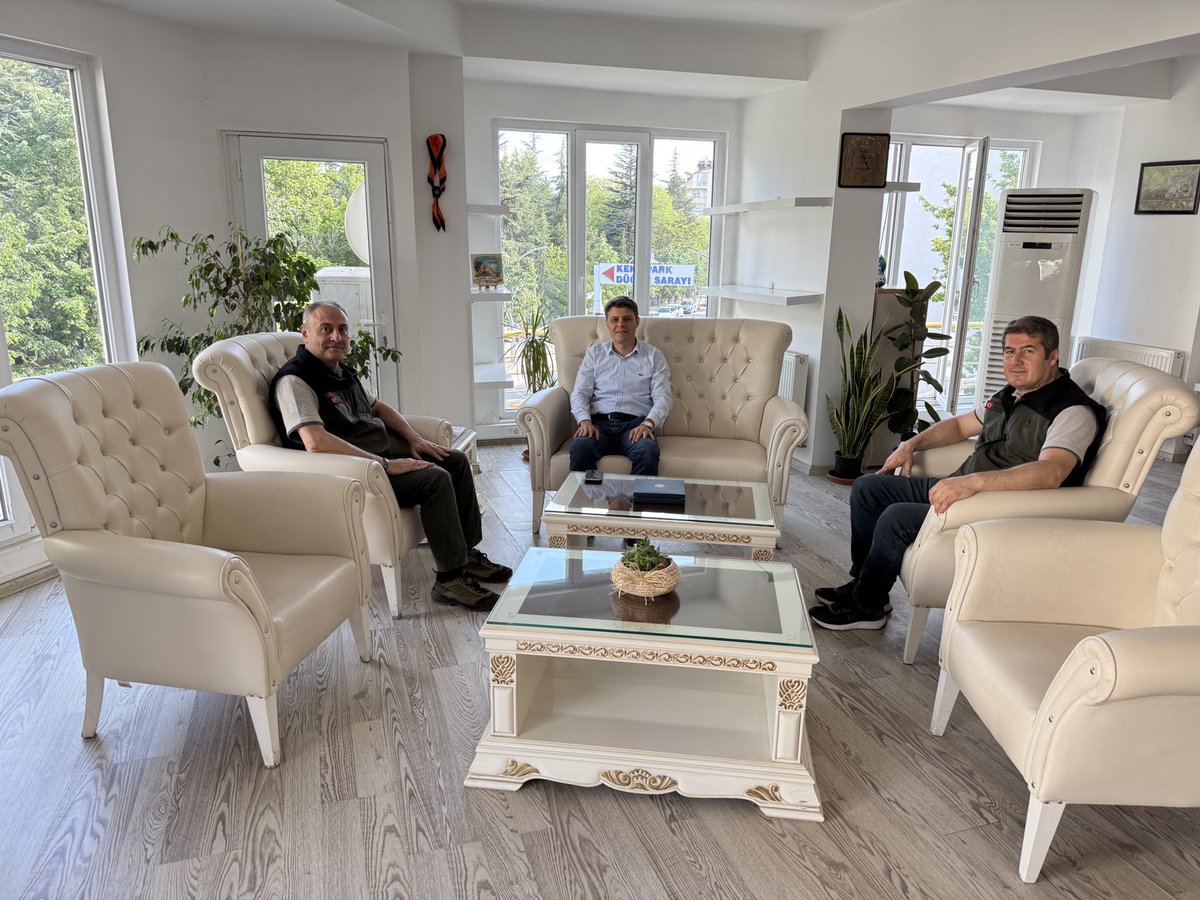 Eskişehir ve Afyonkarahisar Orman Müdürleri Sandıklı Kaymakamına Veda Ziyareti Gerçekleştirdi