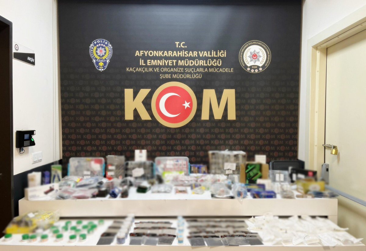 Afyonkarahisar'da Kaçak Elektronik Malzemeye Operasyon