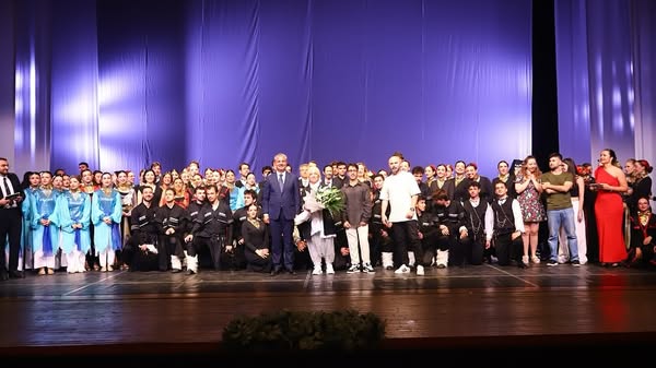 İYTE Halk Dansları Topluluğu 26. Geleneksel Halk Dansları Gecesiyle Sahne Aldı