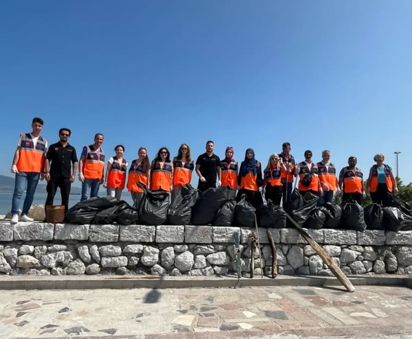 Bandırma'da Marmara Denizi Günü Etkinlikleri Kapsamında Kıyı Temizliği Yapıldı