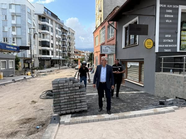 Erdek'te Zübeyde Hanım Caddesi Yenileme Çalışmaları Sona Yaklaşıyor