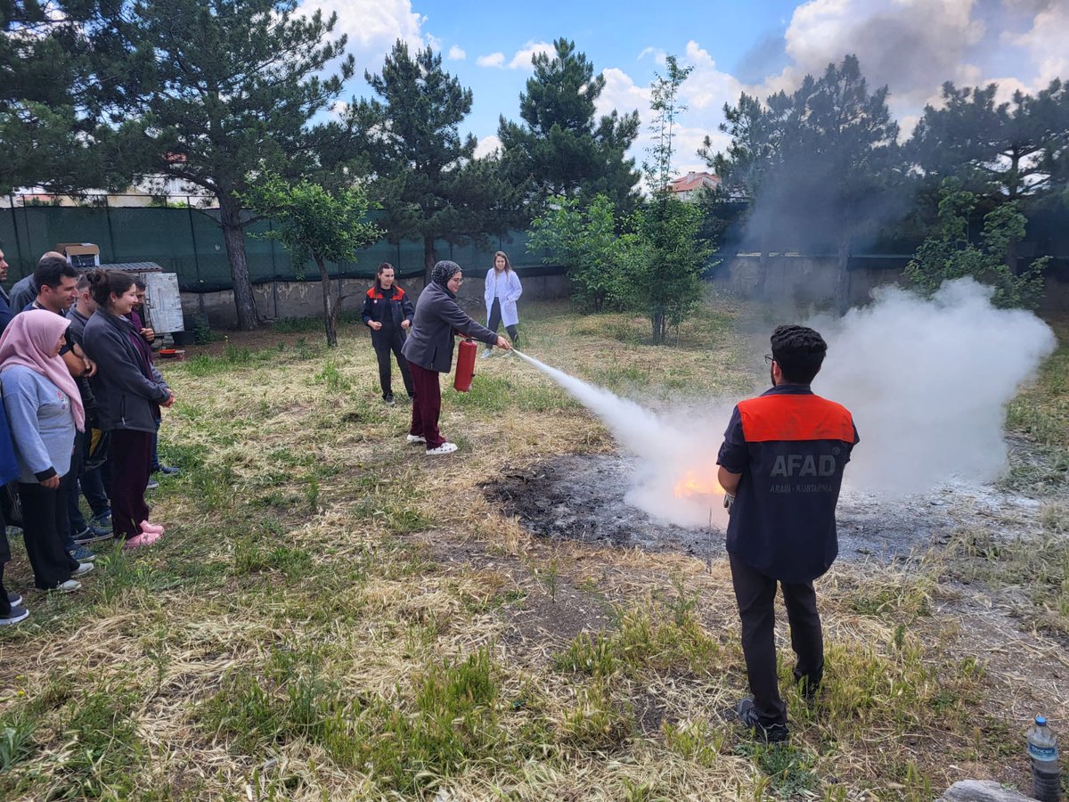 Şuhut'ta Özel Yaşam Destek Merkezi Personeline Afet ve Yangın Eğitimleri Verildi