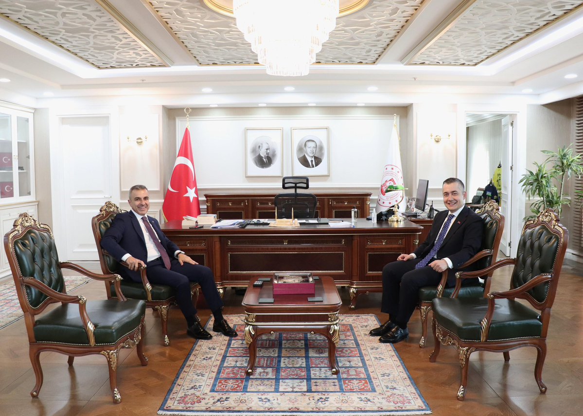 Erdek Kaymakamı Atasoy, İstanbul Vali Yardımcısı Aksoy'u Makamında Ağırladı