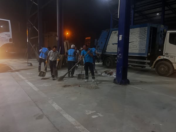 Kiraz Belediyesi, Pazar Alanında Temizlik Çalışması Gerçekleştirdi