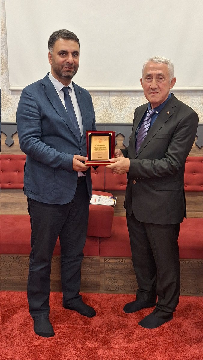 Afyonkarahisar Gençlik Merkezi Eğitmenlerine Teşekkür Plaketi