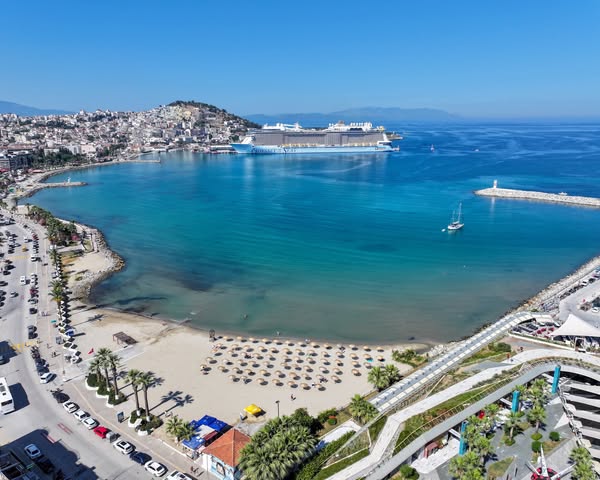 Kuşadası Belediyesi Marina Plajı Bayram Öncesi Hazırlıklarını Tamamladı