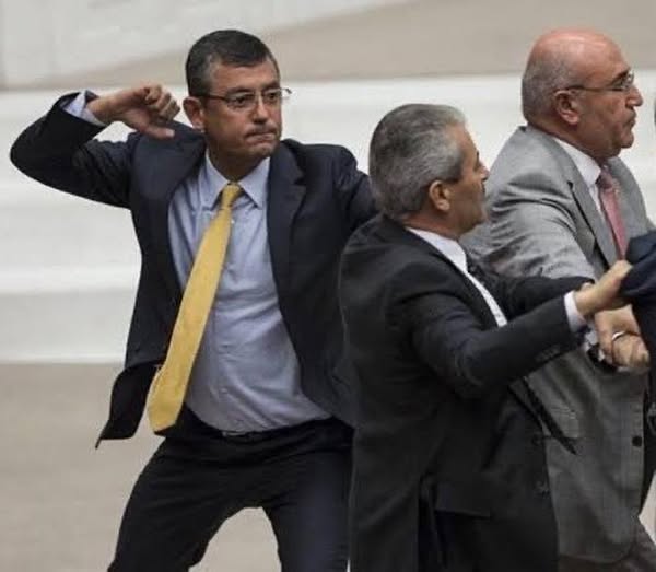 Ak Parti İzmir Milletvekili Özalan'ın Açıklamaları ve Tepkiler