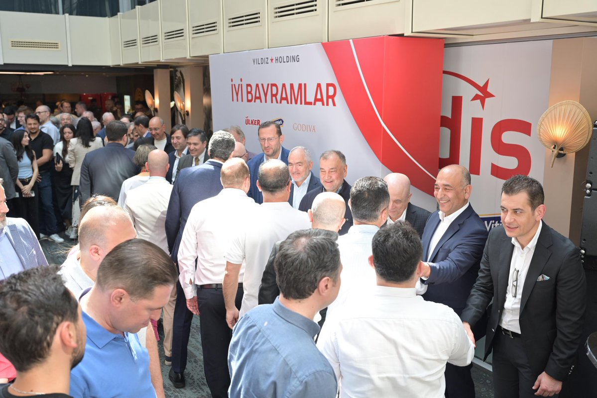 Yıldız Holding Çalışanları Bayramlaşma Etkinliğinde Bir Araya Geldi