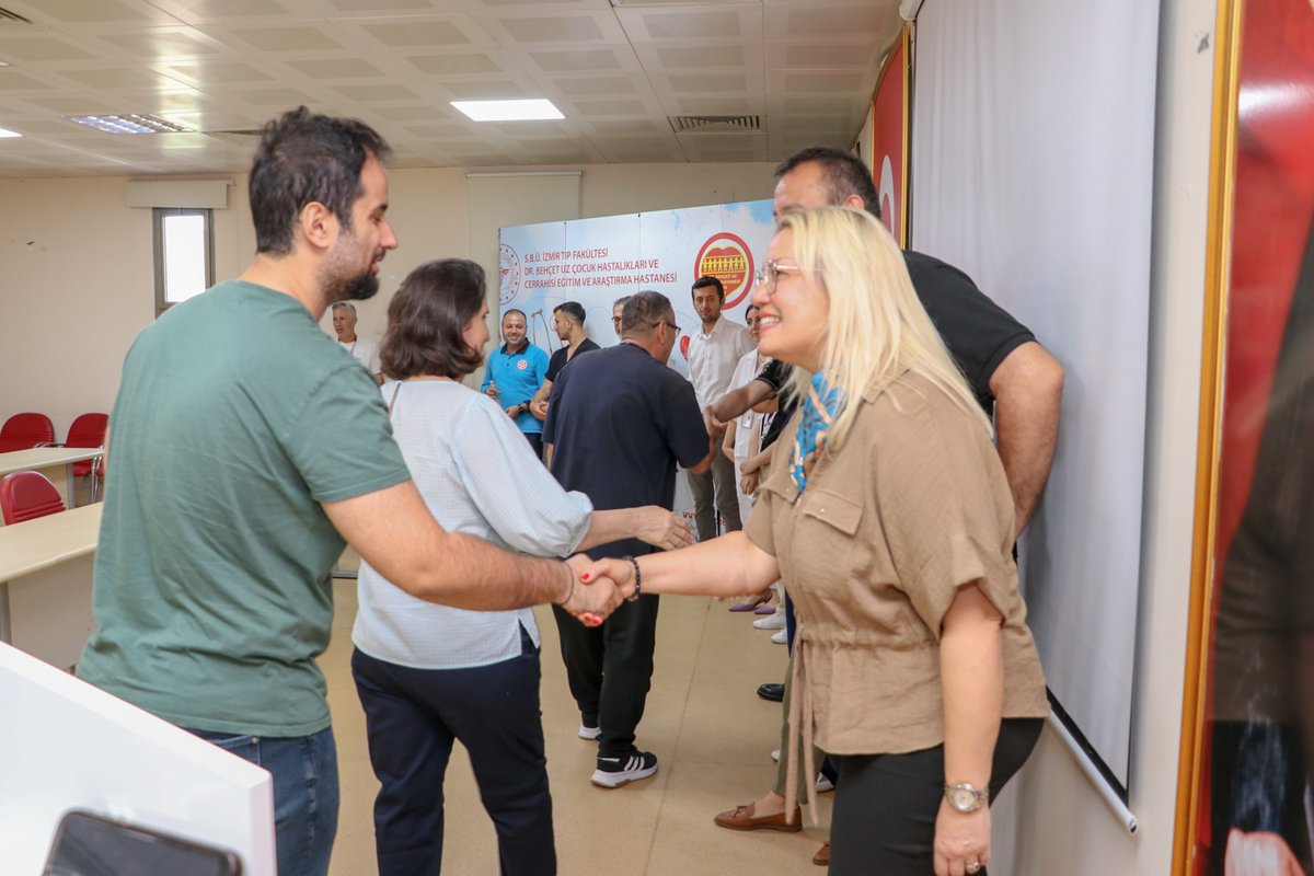 Dr. Behçet Uz Çocuk Hastanesi'nde Bayramlaşma Etkinliği Düzenlendi