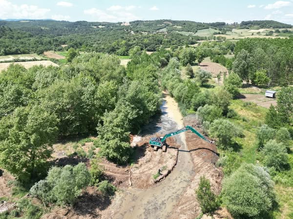 DSİ 25. Bölge Müdürlüğü, Çan Etili Deresi'nde Rüsubat Temizliği Gerçekleştiriyor