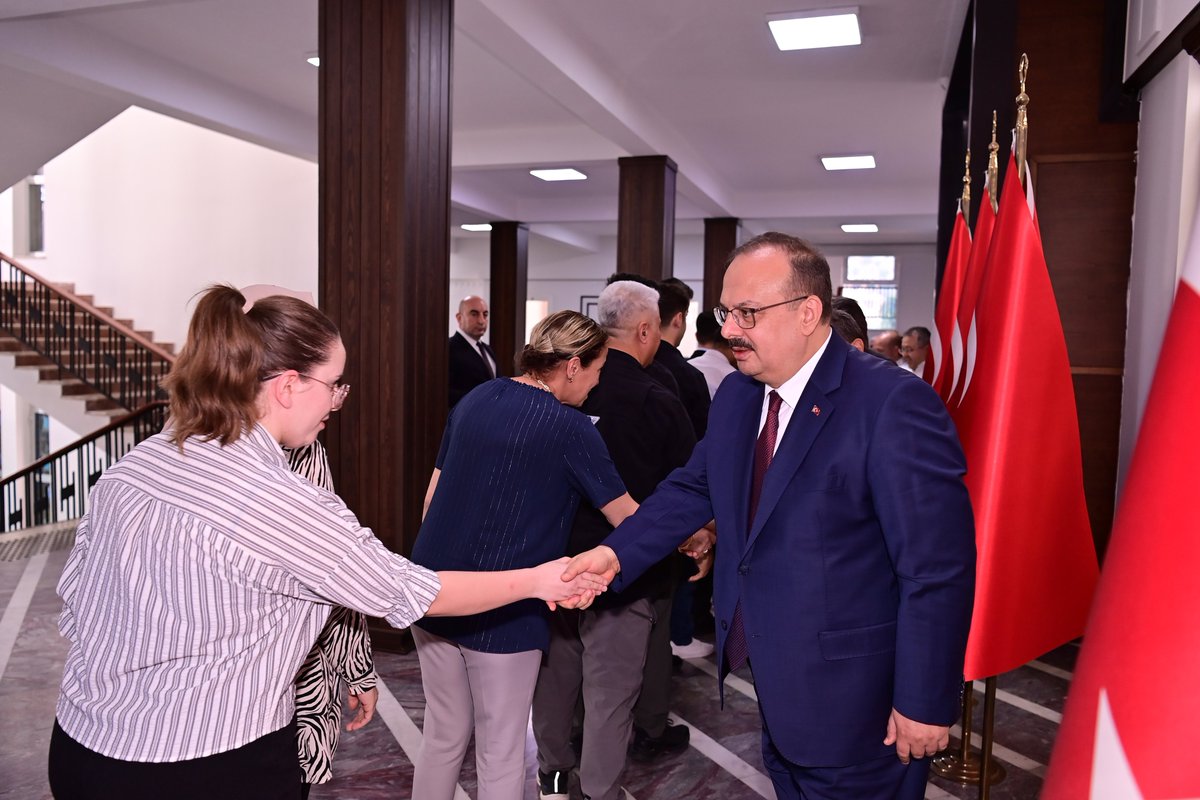 Aydın Valisi Canbolat, Valilik Personelinin Bayramını Kutladı