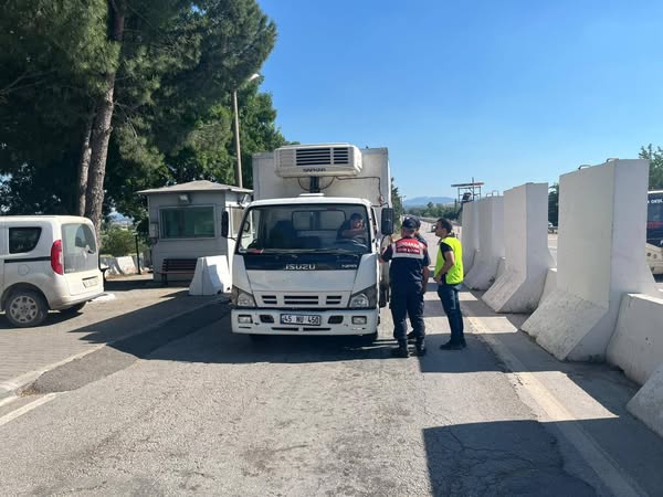 Altıeylül'de Kurban Bayramı Öncesi Hayvan Nakil Araçları Denetlendi