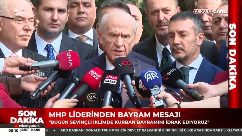 Bahçeli, Türkeş'in Kabrini Ziyaret Etti