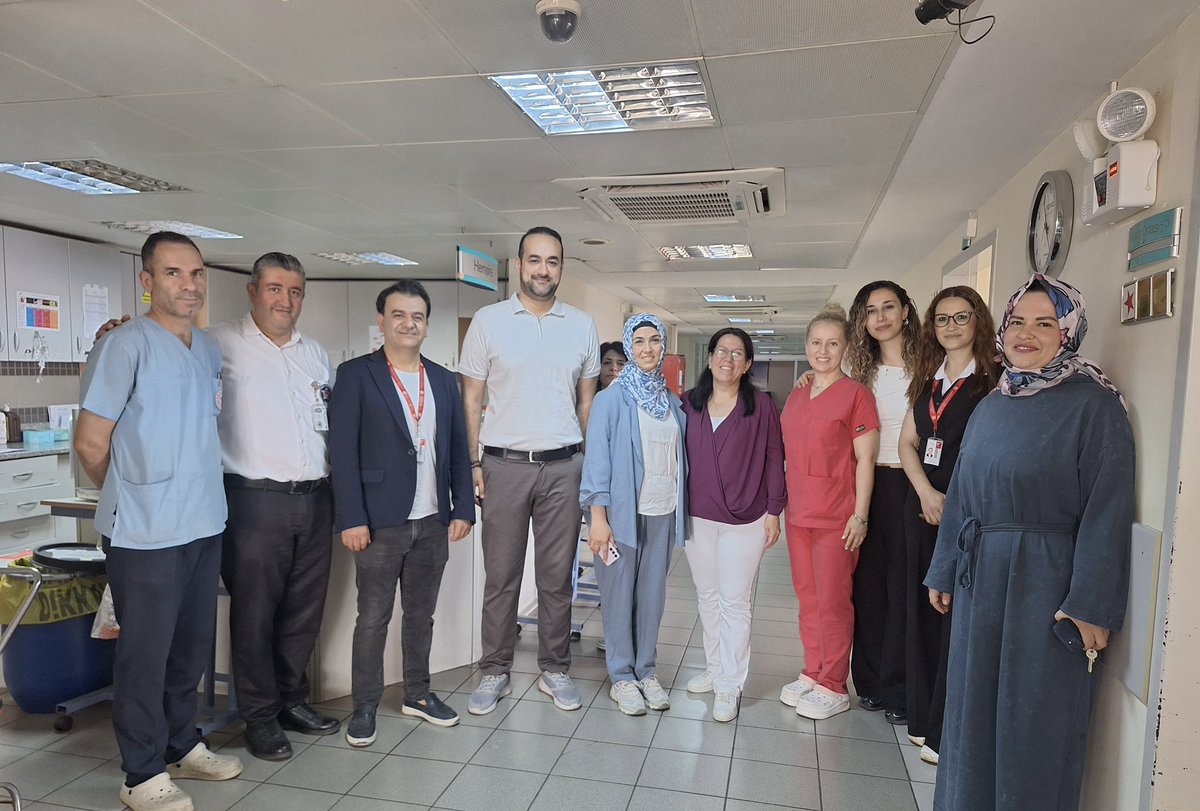 İzmir Atatürk Eğitim ve Araştırma Hastanesi Personeli Bayramda Hasta ve Yakınlarını Ziyaret Etti