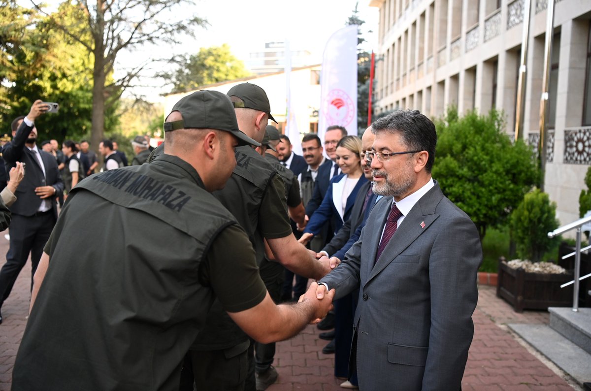 Bakan Yumaklı, Kastamonu'daki Orman Çalışanlarıyla Bayram Sevincini Paylaştı