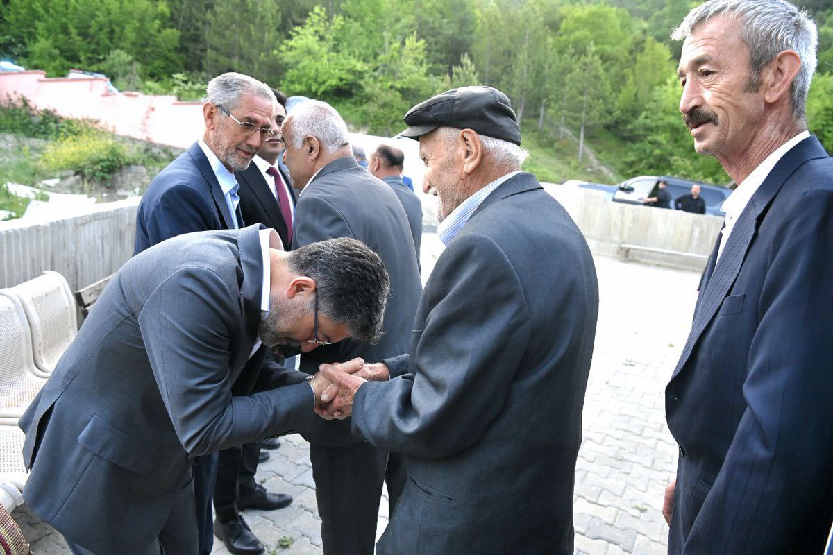 Bakan Yumaklı, Kerte'de Hemşehrileriyle Bayramlaştı