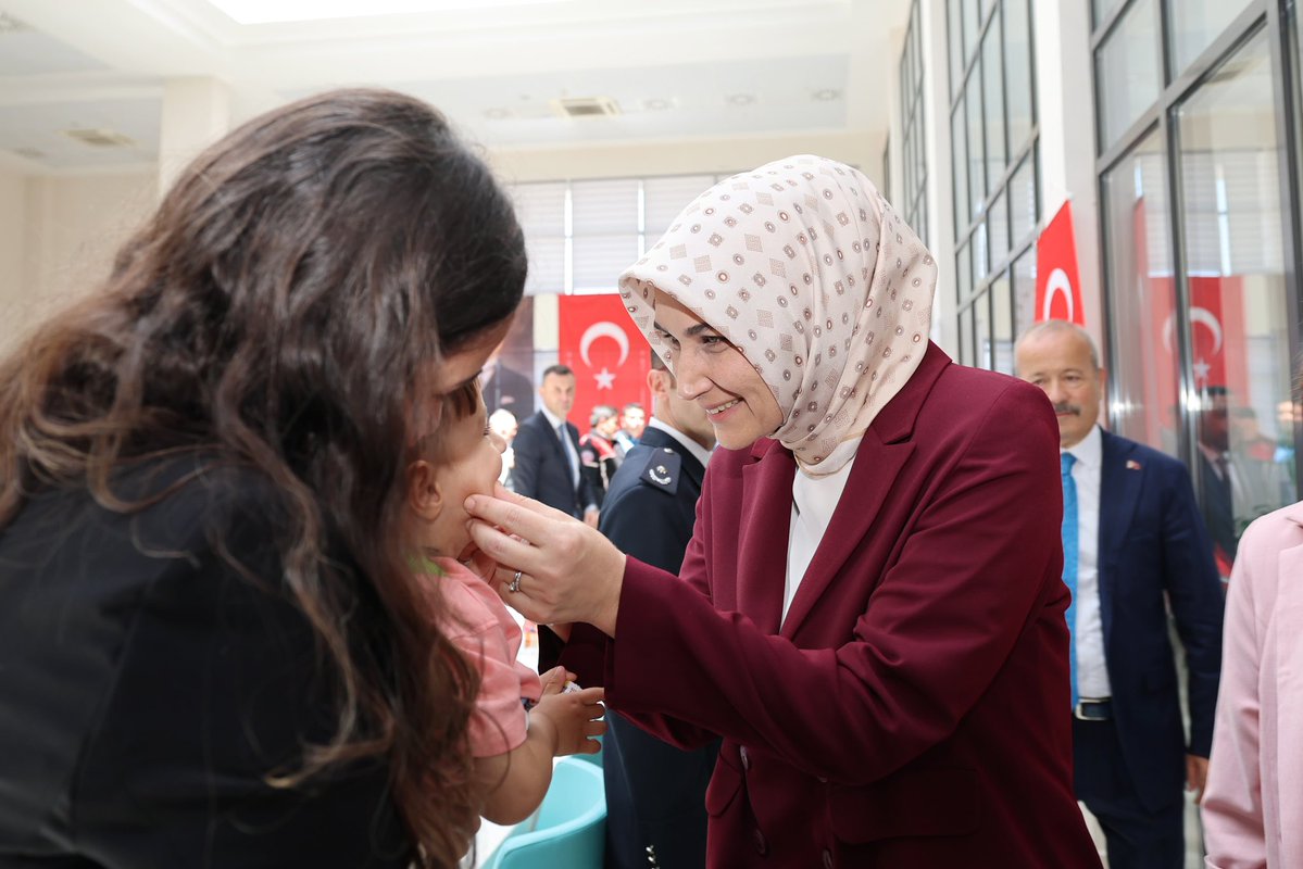 Afyonkarahisar Valisi Yiğitbaşı, Kurban Bayramı'nda İl Emniyet Müdürlüğü'nü Ziyaret Etti