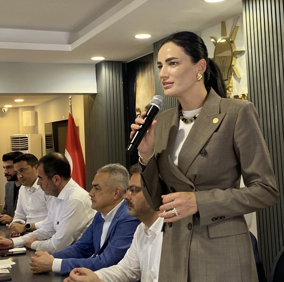 AK Parti Aydın Milletvekili Sarıbaş, Bayramlaşma Programında Hemşehrileriyle Buluştu