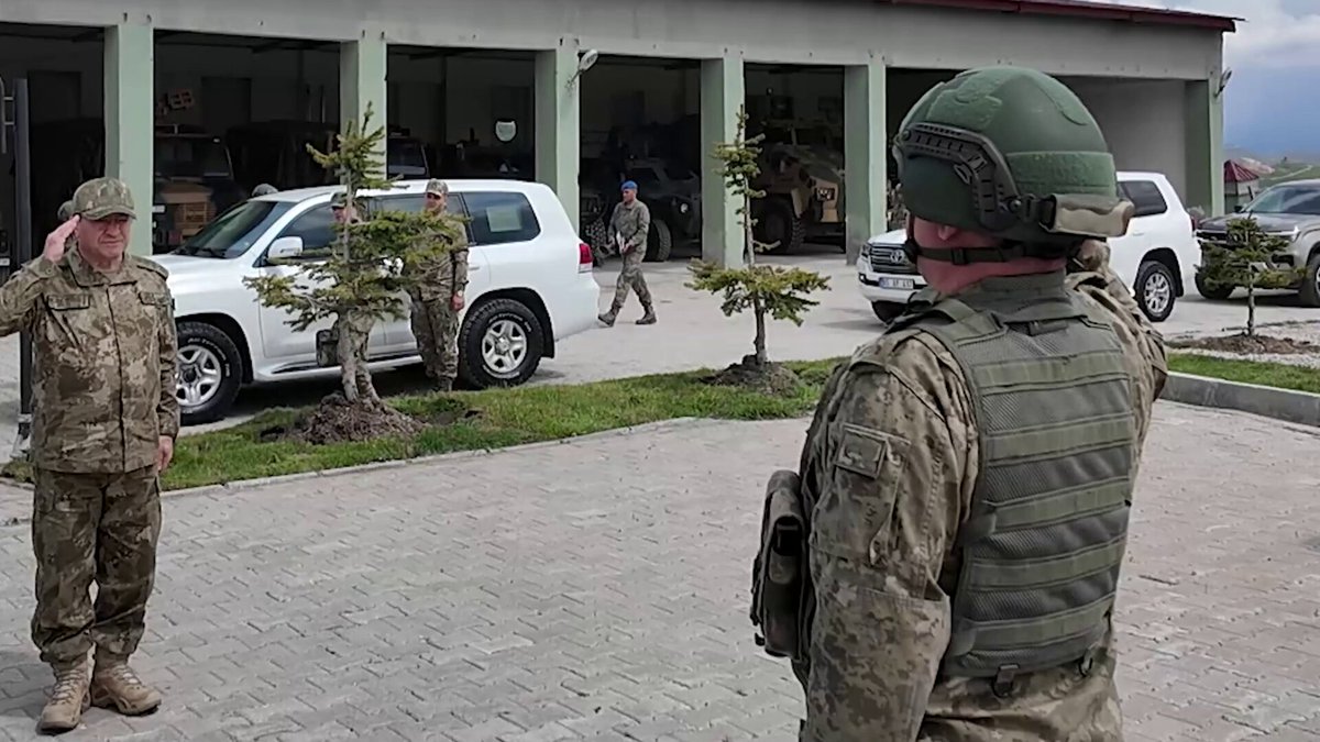 Kara Kuvvetleri Komutanı Bayraktaroğlu, Iğdır'daki Hudut Tugayını Ziyaret Etti
