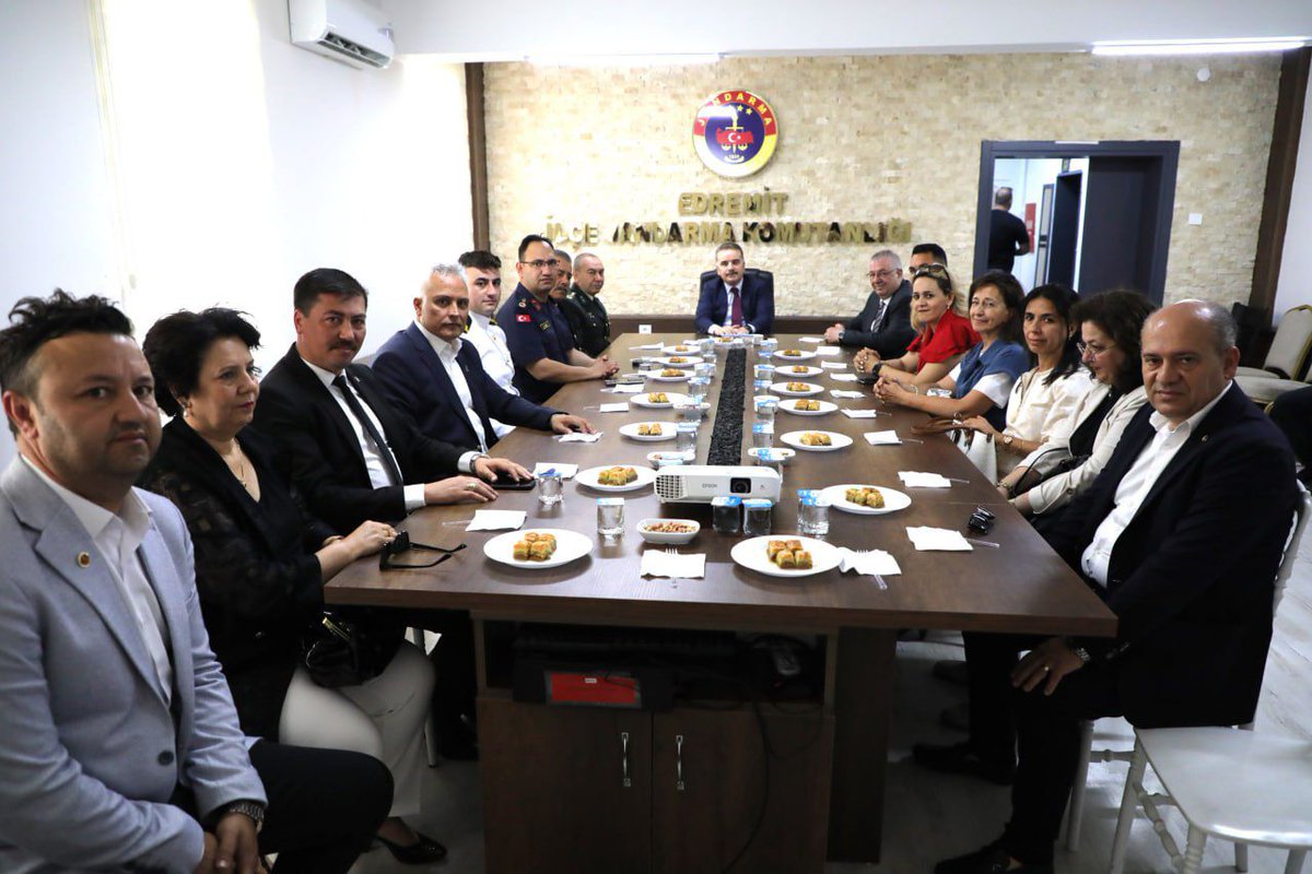 Edremit'te Kurban Bayramı Bayramlaşma Töreni Düzenlendi