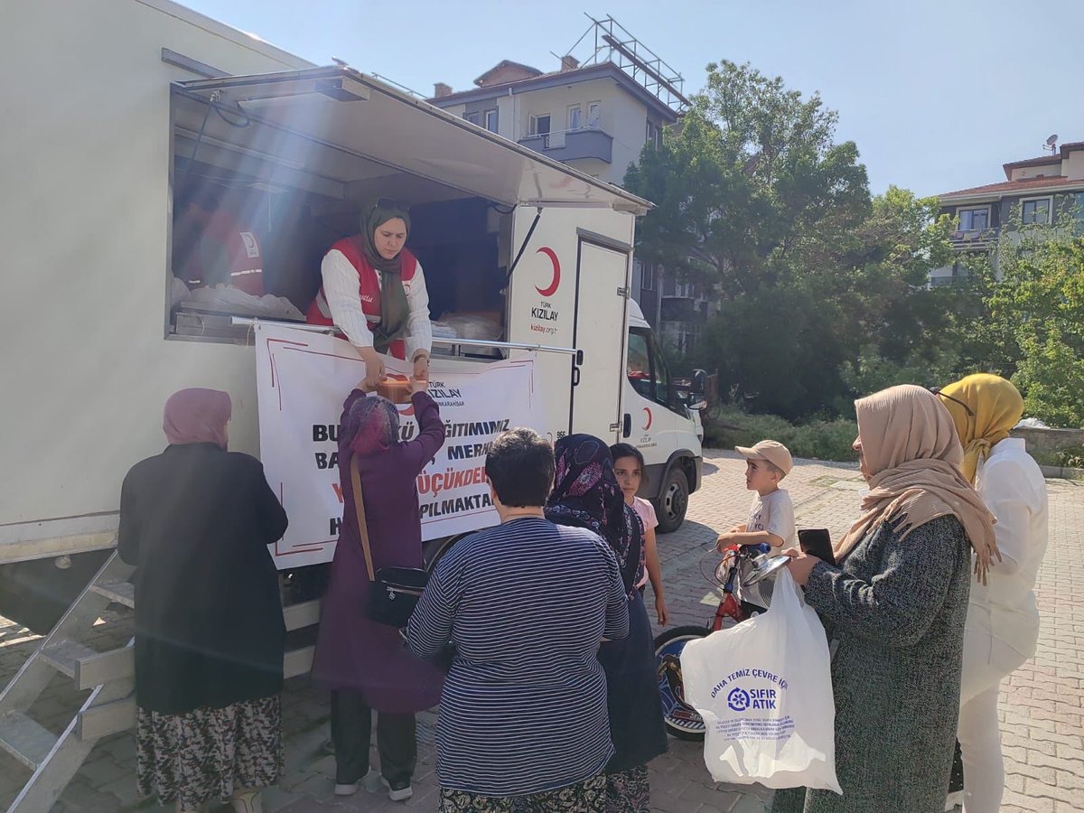 Türk Kızılay Afyonkarahisar'da Kayadibi Mahallesi'nde Aşevinden Çorba Desteği